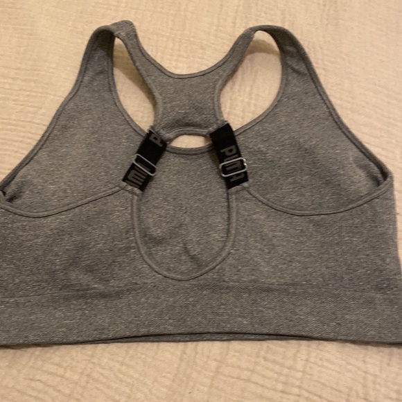 Puma gray sport bra . Size L - Picture 4 of 9